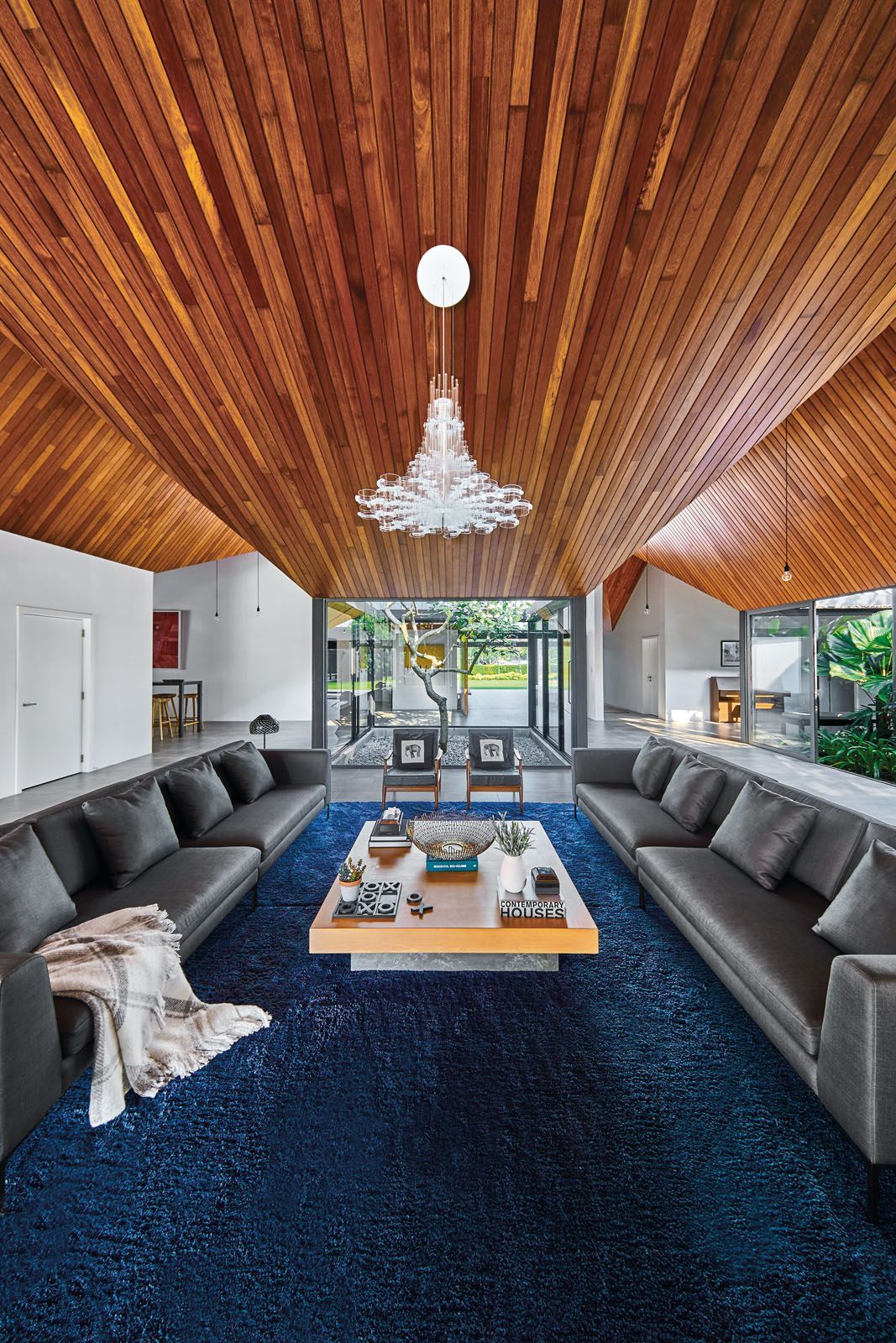 The home's dynamic ceiling that spans across different rooms is one of its architectural highlights Photography: Jasper Yu
