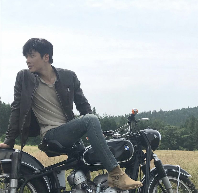 Togged out in rugged style and making a bike look good.