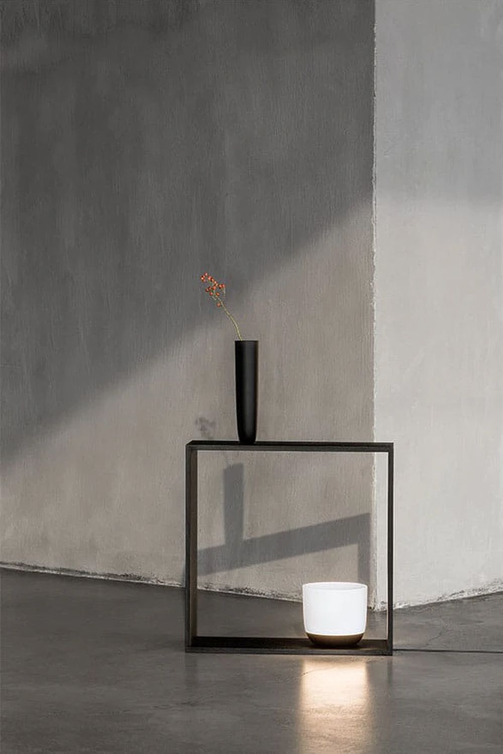 Designed for contemporary living by Japanese design firm Nendo, the Flos Gaku Wireless lamp doubles as a chic shelf Image: Courtesy of Flos