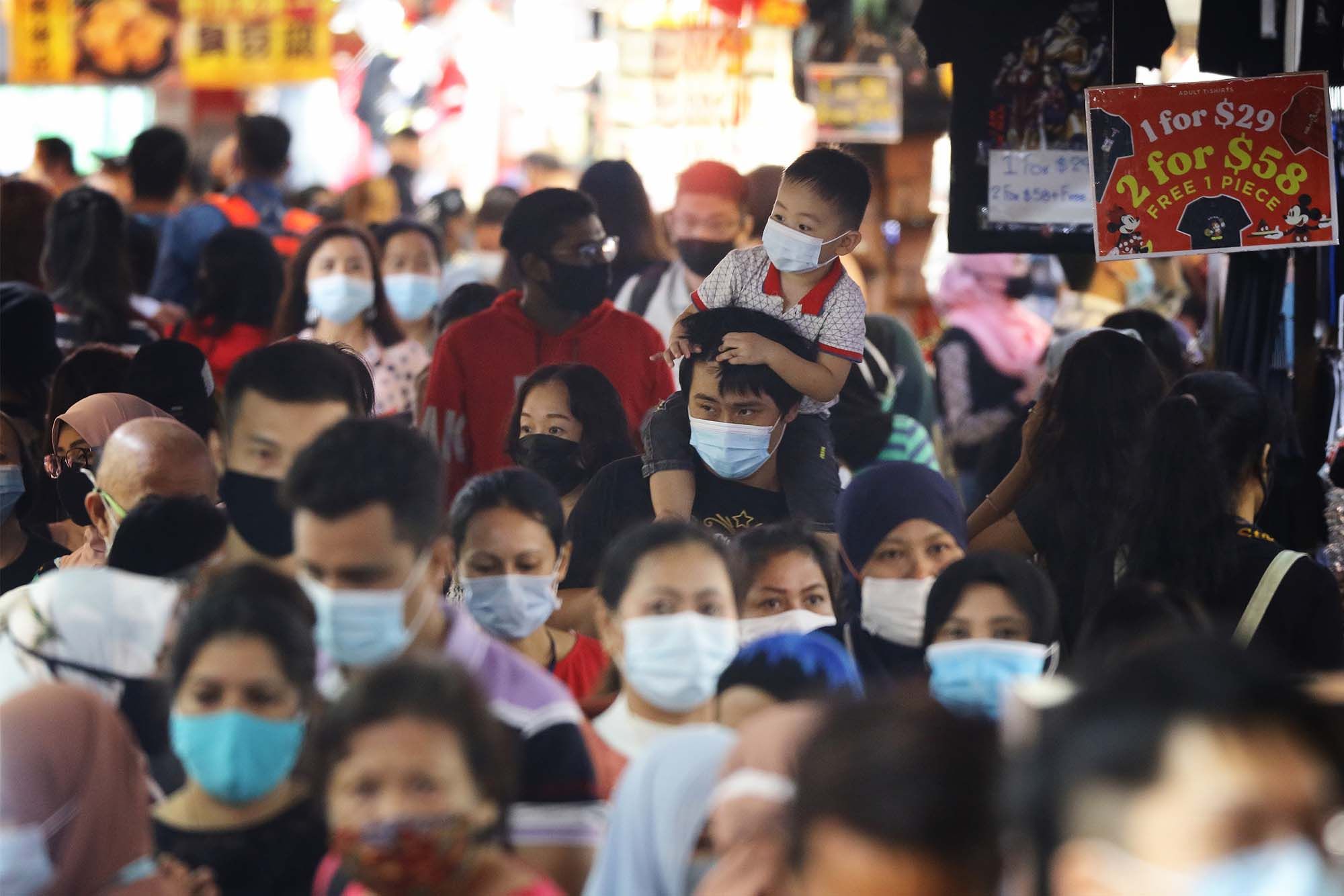 People wearing protective masks shop in Singapore. (Photo: Getty Images)