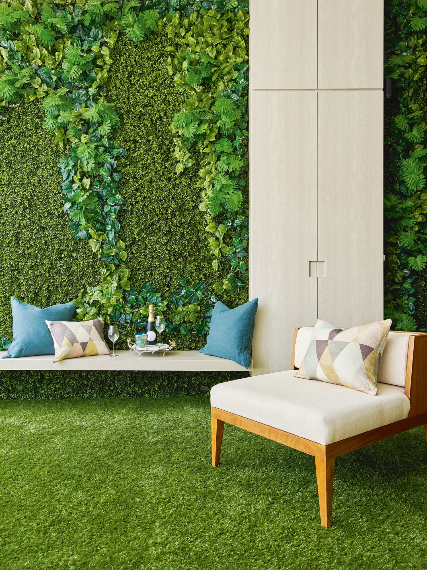 The green turf and wall from Advance Sports Technologies create a tropical atmosphere in the entryway