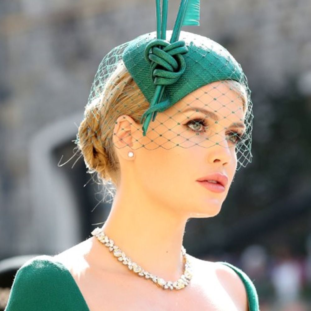 BVLGARI UK Ambassador Lady Kitty Spencer配戴頂級黃鑽與鑽石項鍊與頂級鑽石耳環與戒指出席英國皇室婚禮by Bvlgari。