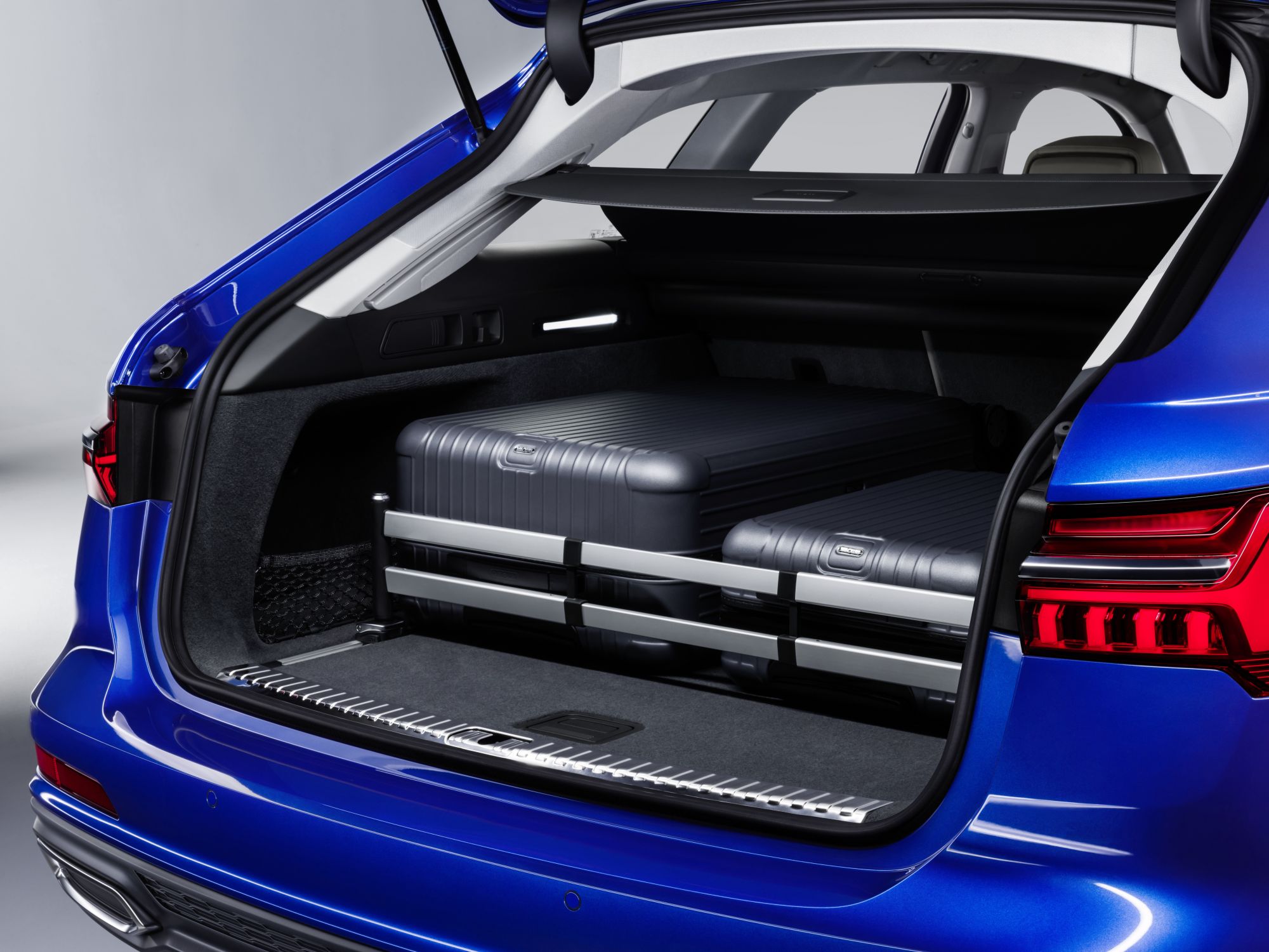 Luggage compartment, Colour: sepang blue