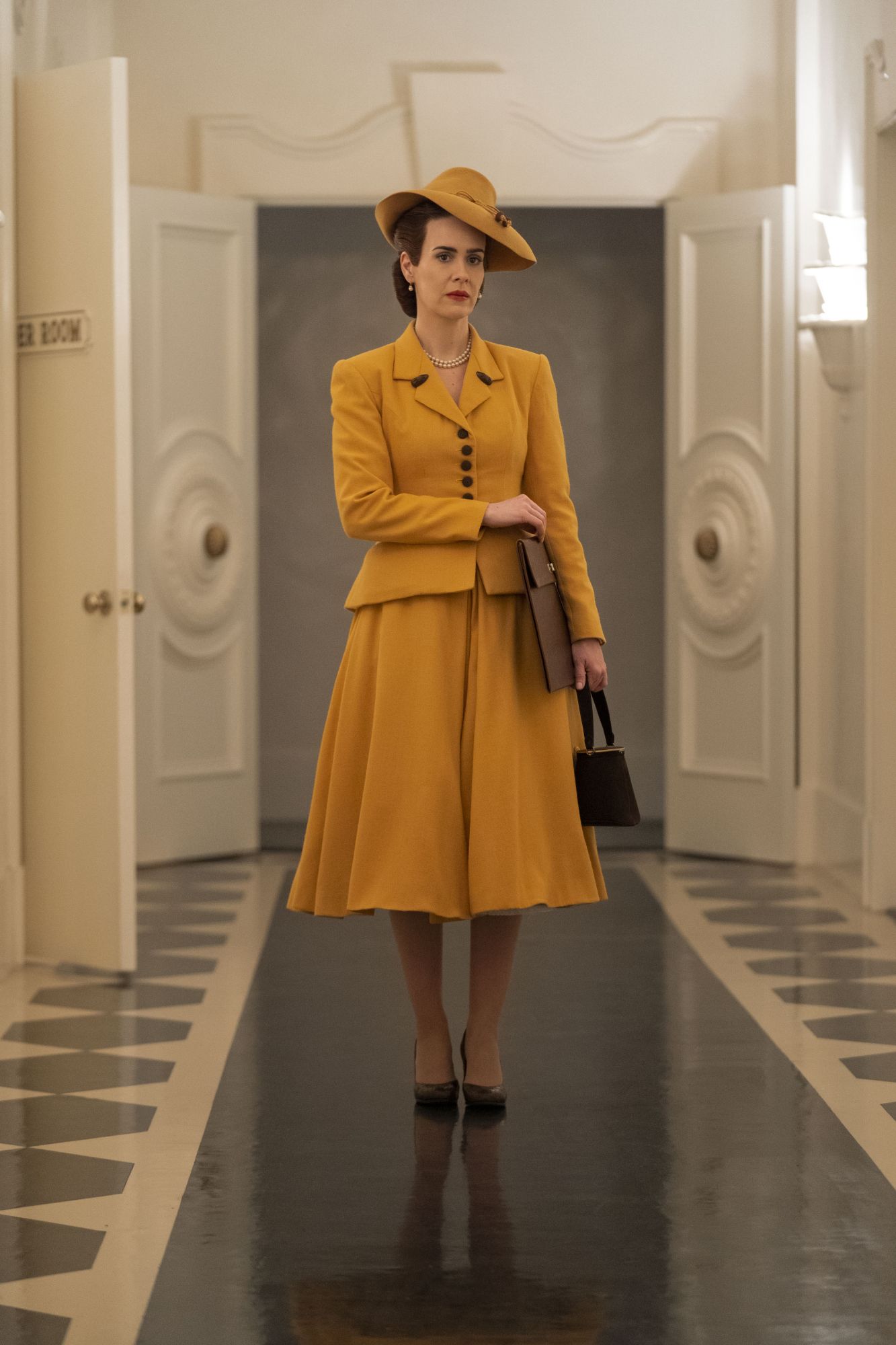 RATCHED (L to R) SARAH PAULSON as MILDRED RATCHED in episode 101 of RATCHED Cr. SAEED ADYANI/NETFLIX © 2020