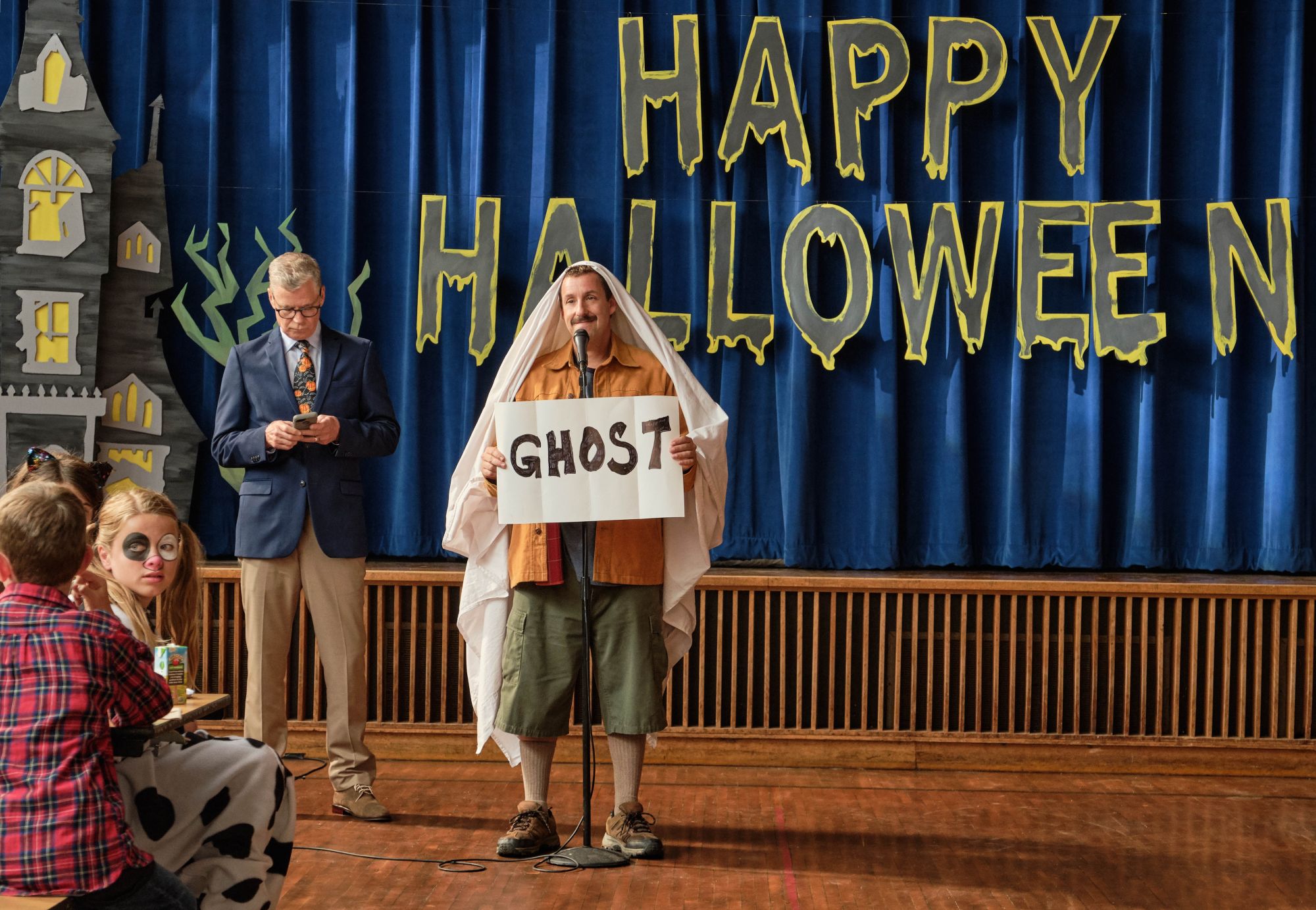 Hubie Halloween, Adam Sandler as Hubie Dubois.Cr. Scott Yamano/NETFLIX �2020
