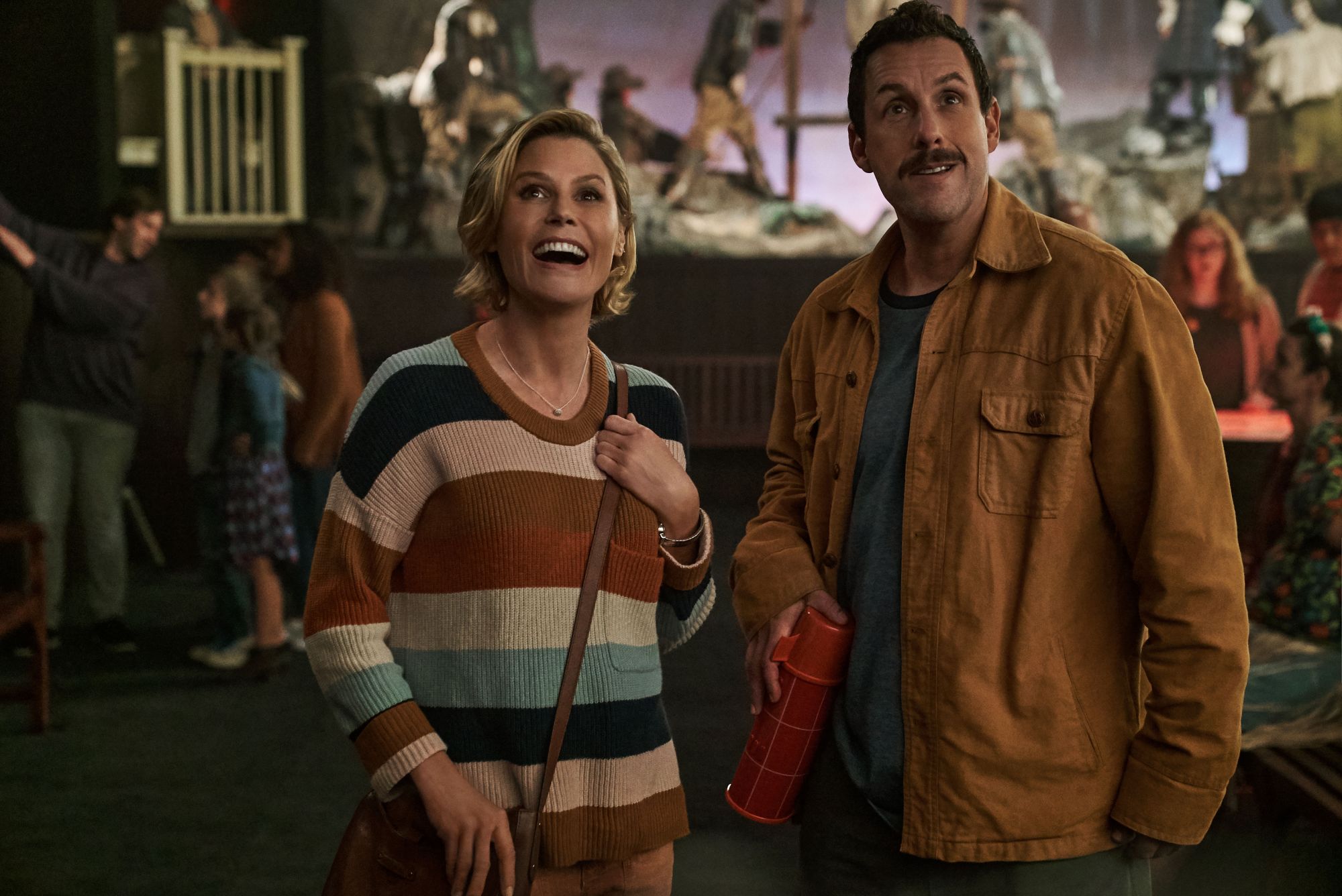 Hubie Halloween, 2020Julie Bowen as Violet Valentine and Adam Sandler as Hubie Dubois. Cr. Scott Yamano/NETFLIX � 2020
