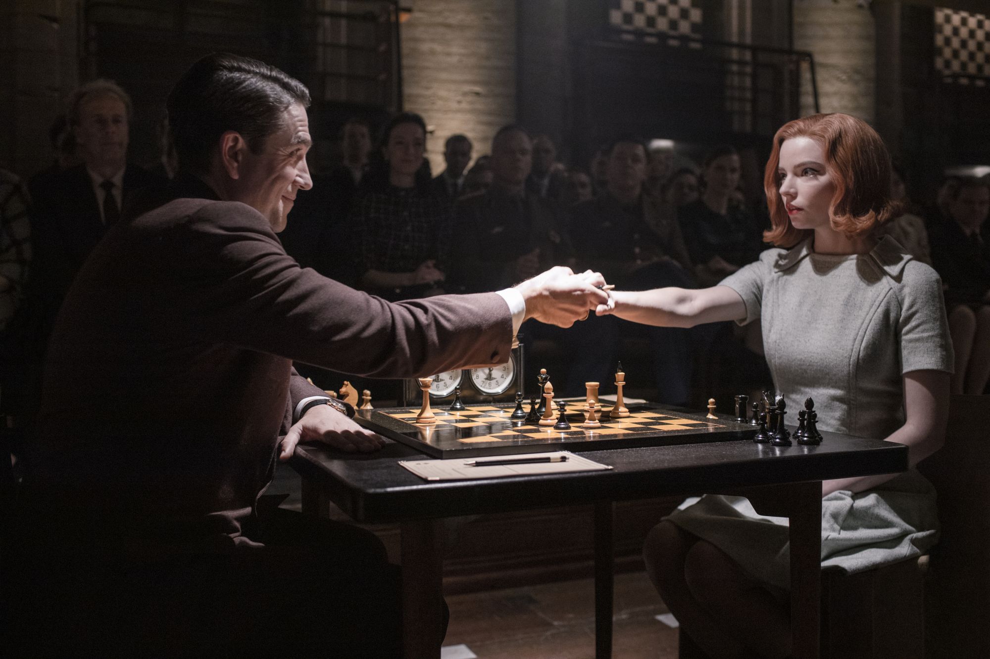 THE QUEEN’S GAMBIT (L to R) MARCIN DOROCINSKI as VASILY BORGOV and ANYA TAYLOR-JOY as BETH HARMON in episode 107 of THE QUEEN’S GAMBIT Cr. PHIL BRAY/NETFLIX © 2020