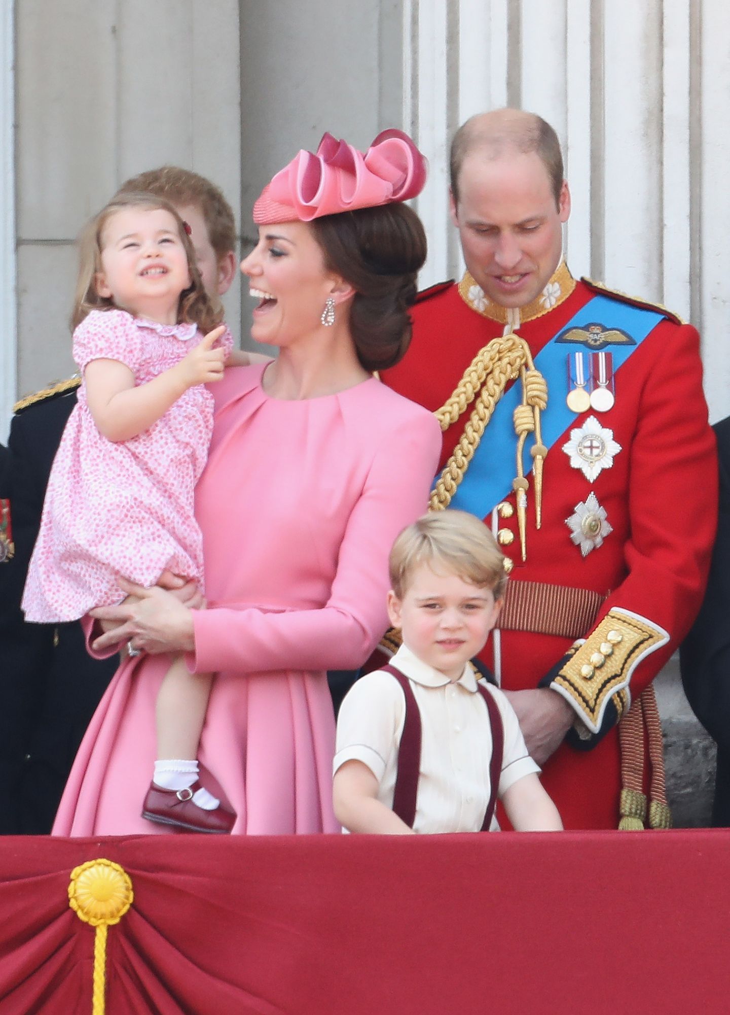 LONDON, ENGLAND - JUNE 17: Catherine, Duchess of Cambridge, Princess Charlotte of Cambridge, Prince George of Cambridge and Prince William, Duke of Cambridge look out from the balcony of Buckingham Palace during the Trooping the Colour parade on June 17, 2017 in London, England. (Photo by Chris Jackson/Getty Images)