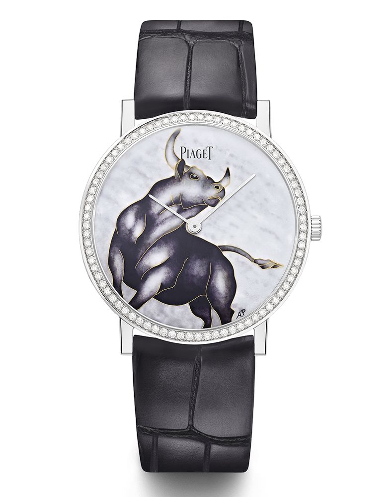 Since 2012, Piaget has celebrated the Chinese New Year by presenting an ultra-thin Piaget Altiplano watch featuring a sublime dial crafted in cloisonné enamel. A symbol of the close ties that the Manufacture enjoys with Asian culture, this exclusive timepiece features a depiction an ox inspired by the sign of the Chinese zodiac. Created in delicate tones of grey that emphasise the refined motif, the dial crafted in Grand Feu cloisonné enamel is displayed in a glittering 38 mm-diameter case set with 78 bri