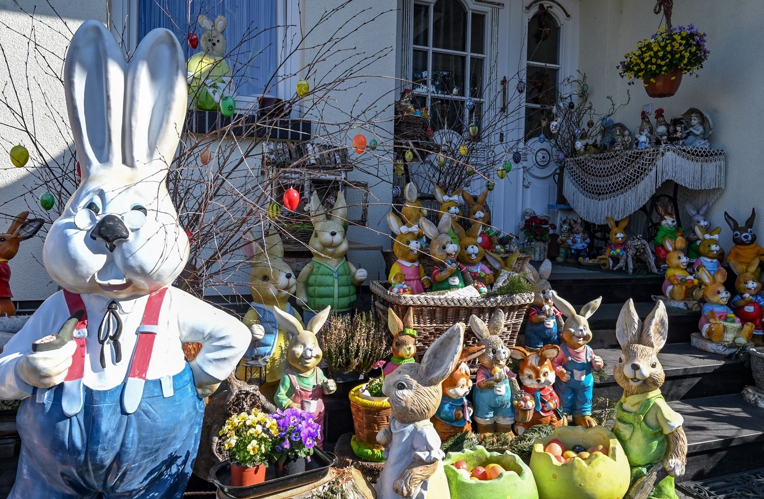 31 March 2021, Brandenburg, Straupitz: Countless Easter bunny figures stand in a garden. Gisela Liebsch and her husband Gerd Mörl have been collecting Easter and Christmas figures for over 12 years. According to her, well over 400 Easter figures decorate the property on the edge of the Spreewald. In November, the two then begin preparations for the Christmas decoration of the property. Photo: Patrick Pleul/dpa-Zentralbild/dpa (Photo by Patrick Pleul/picture alliance via Getty Images)