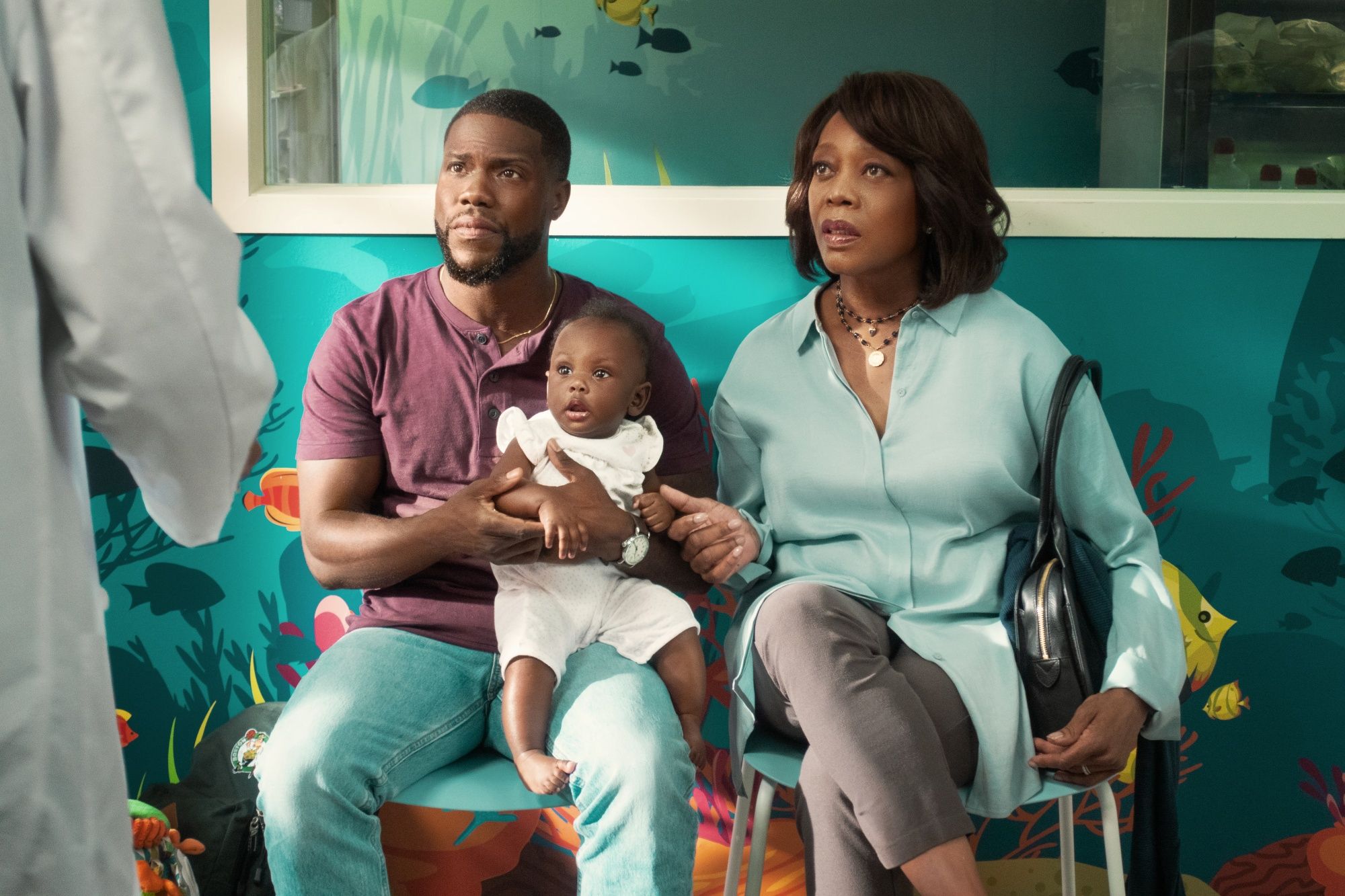 FATHERHOOD (L-R): KEVIN HART as MATT, ALFRE WOODARD as MARION. Cr. PHILIPPE BOSSE/NETFLIX © 2021.Â