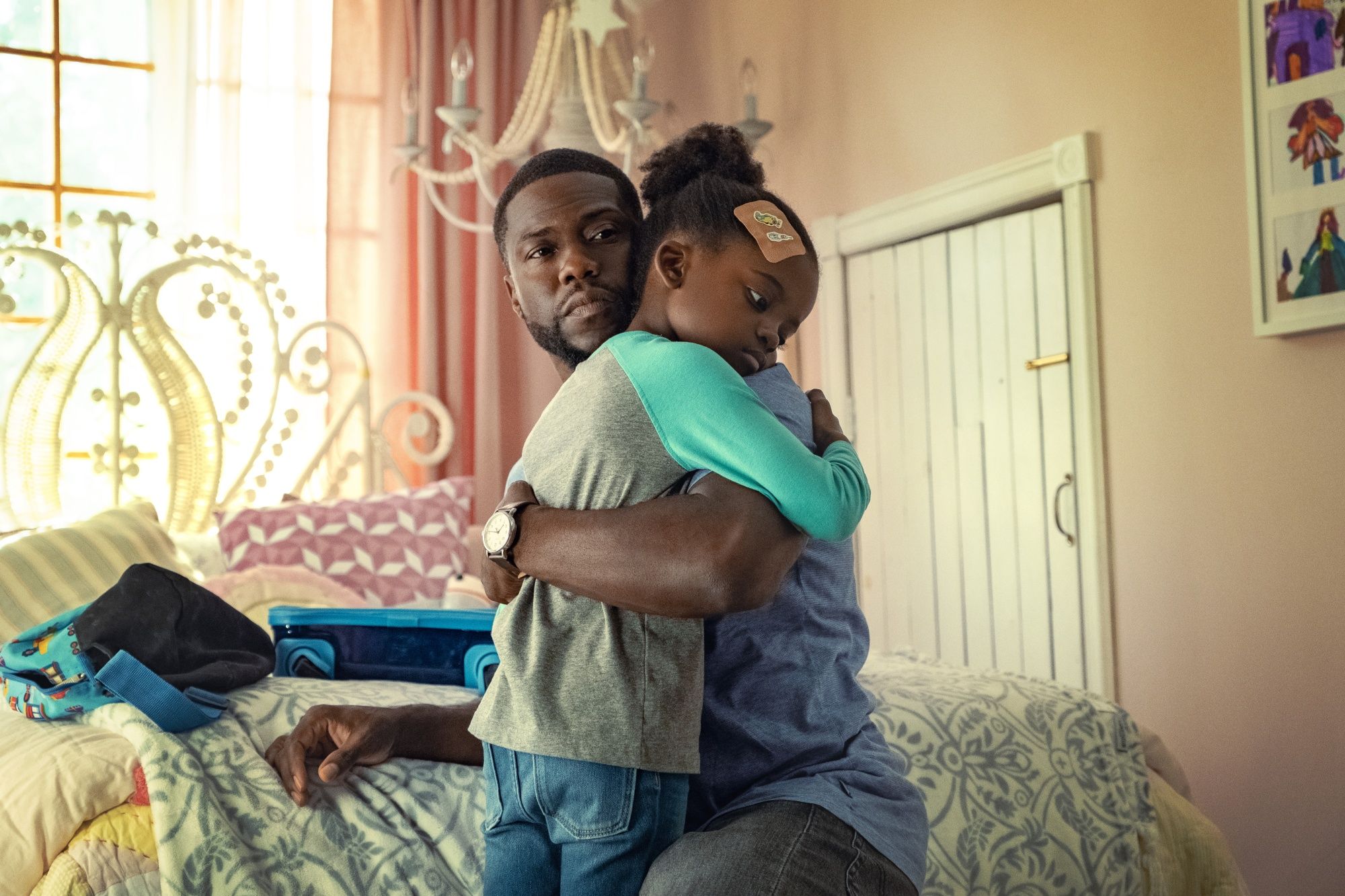 FATHERHOOD (L-R): KEVIN HART as MATT, MELODY HURD as MADDY. Cr. PHILIPPE BOSSE/NETFLIX © 2021.Â
