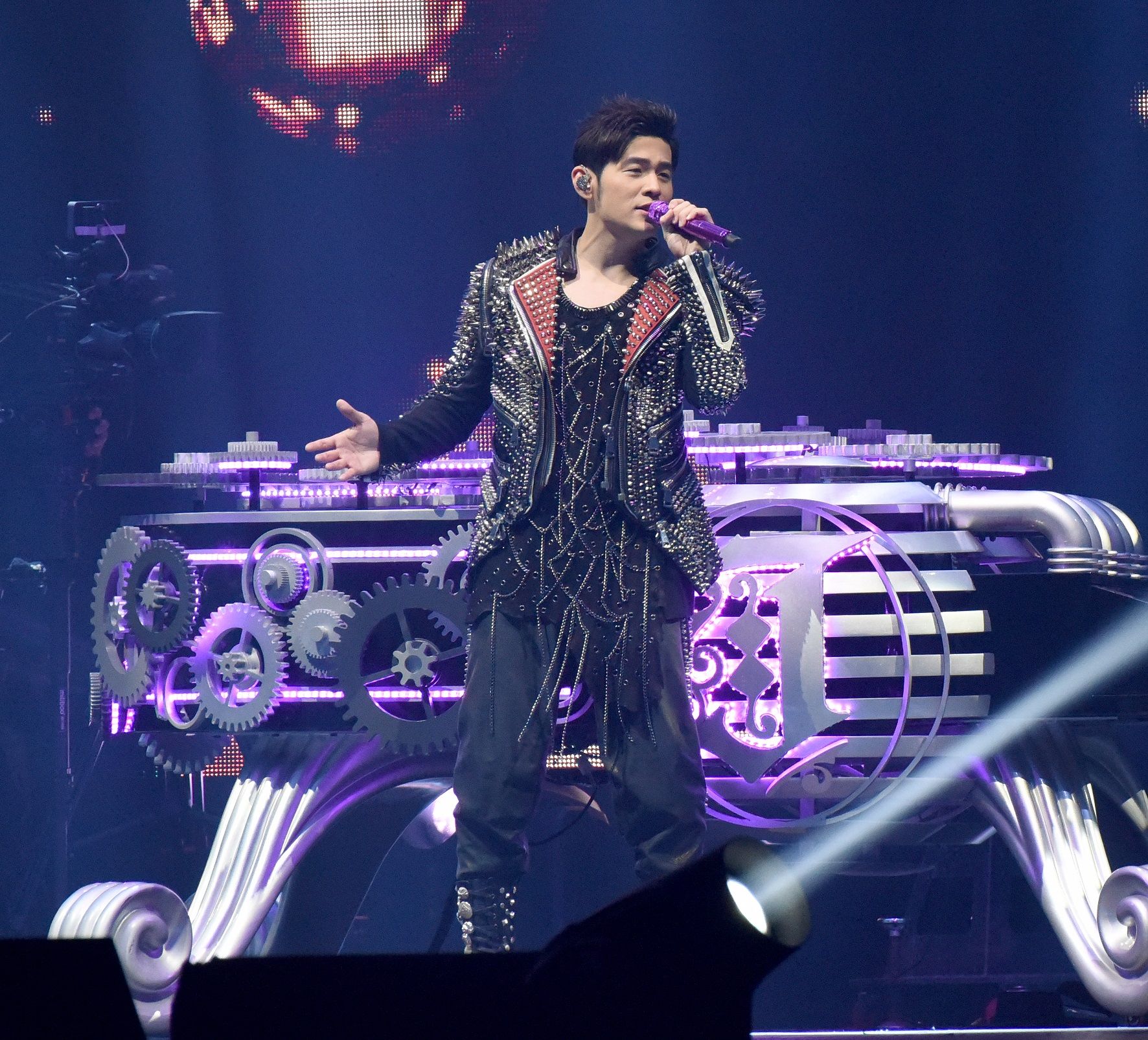 周杰倫個人第七次世界巡迴演唱會「地表最強」演出服裝