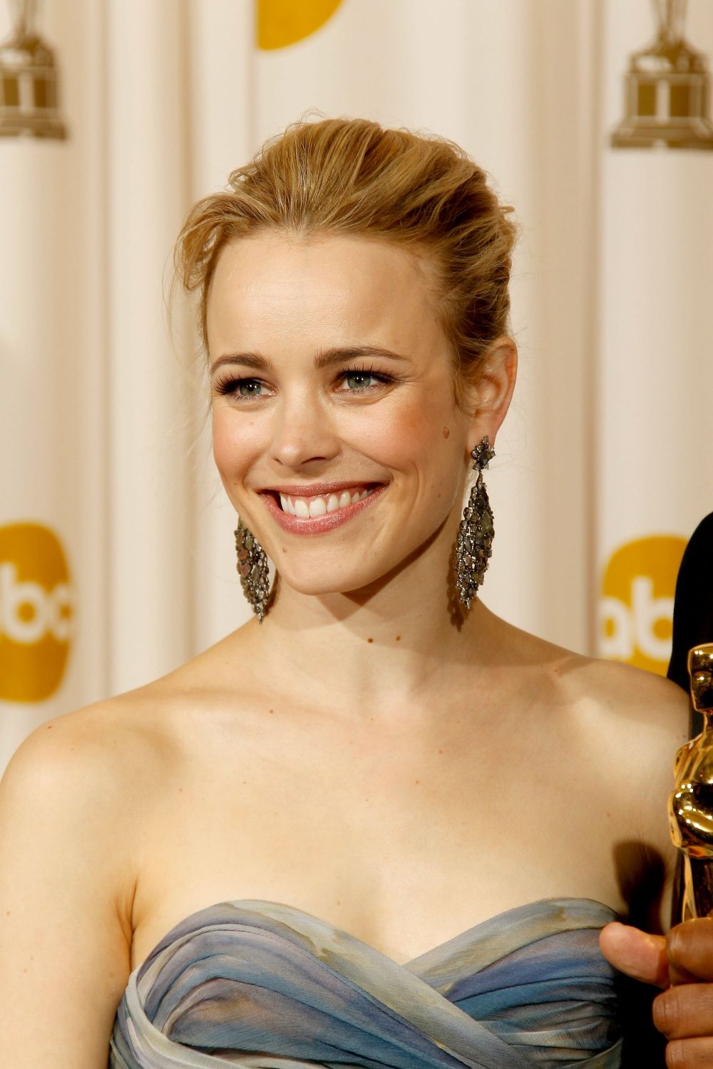 HOLLYWOOD - MARCH 07: Actress Rachel McAdams poses in the press room at the 82nd Annual Academy Awards held at the Kodak Theater on March 7, 2010 in Hollywood, California. (Photo by Dan MacMedan/WireImage) *** Local Caption *** Rachel McAdams