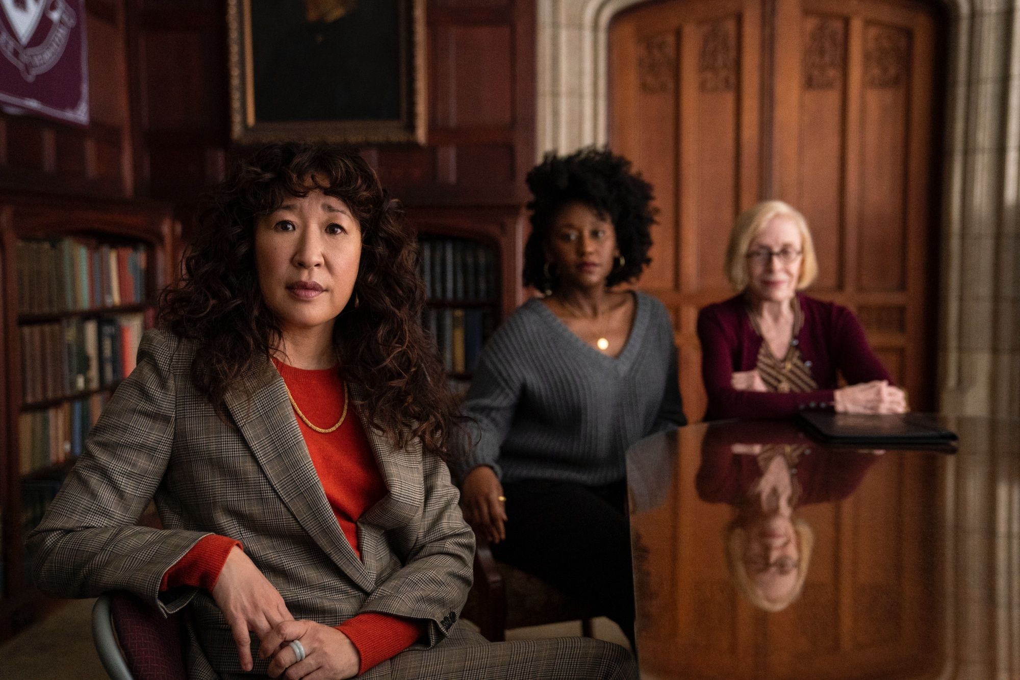 THE CHAIR (L to R) SANDRA OH as JI-YOON, NANA MENSAH as YAZ, and HOLLAND TAYLOR as JOAN in episode 106 of THE CHAIR Cr. ELIZA MORSE/NETFLIX © 2021