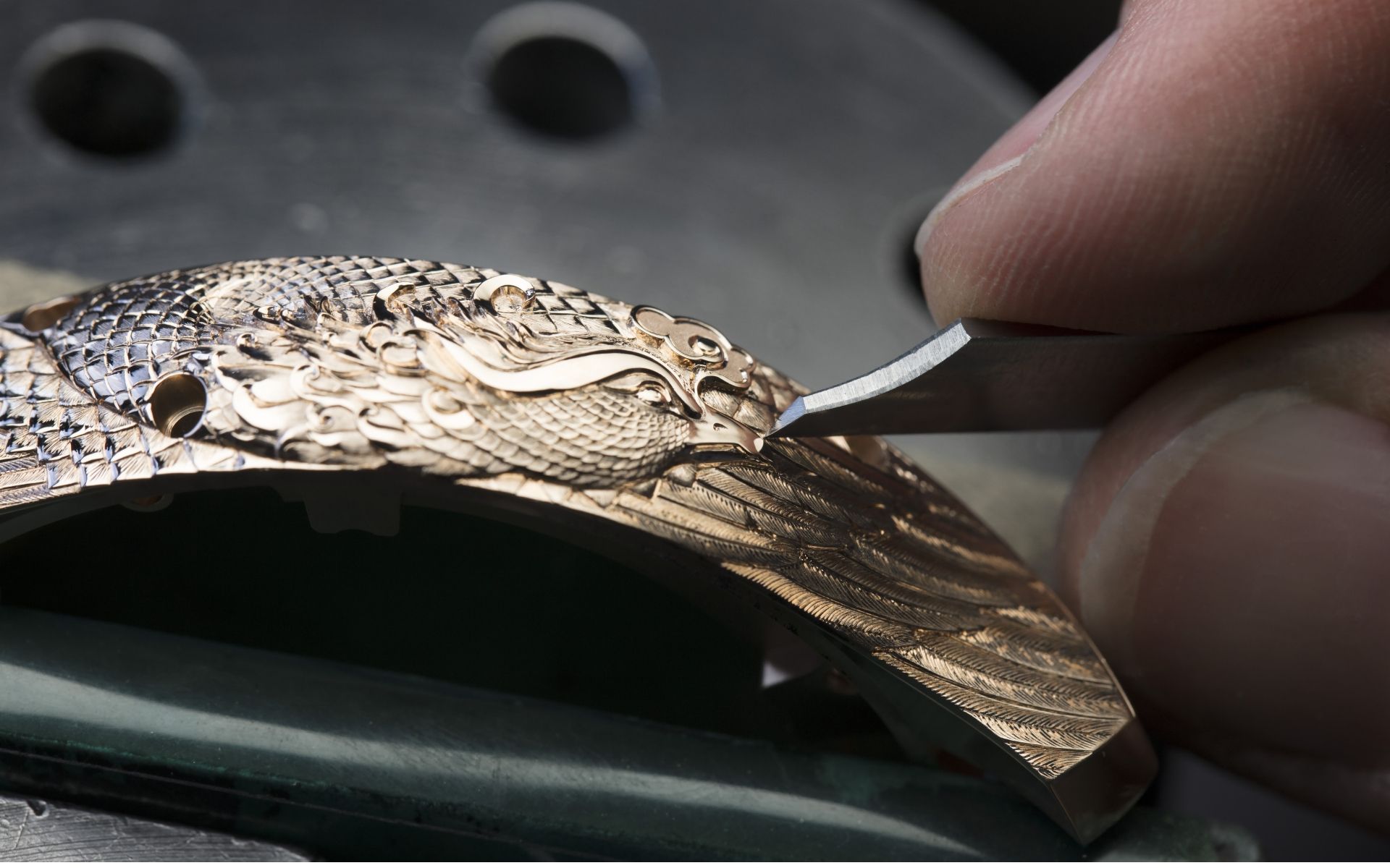 The bas-relief engraving on the caseband (Photo: Vacheron Constantin)