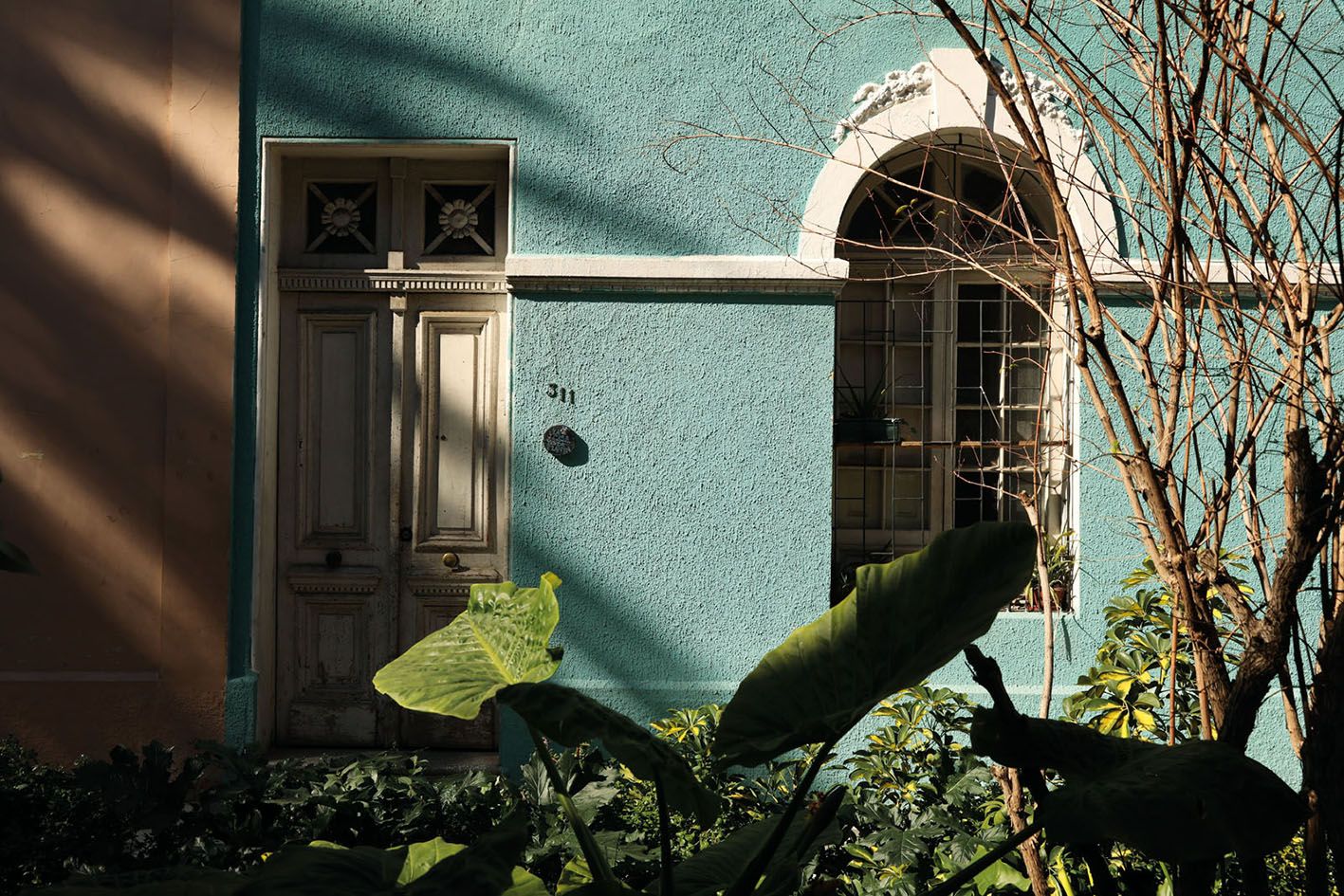 The east and west sides of Santiago offer completely different perspectives. Older structures dominate the quaint Pasaje Adriana Cousiño, which is lined with candy-coloured facades