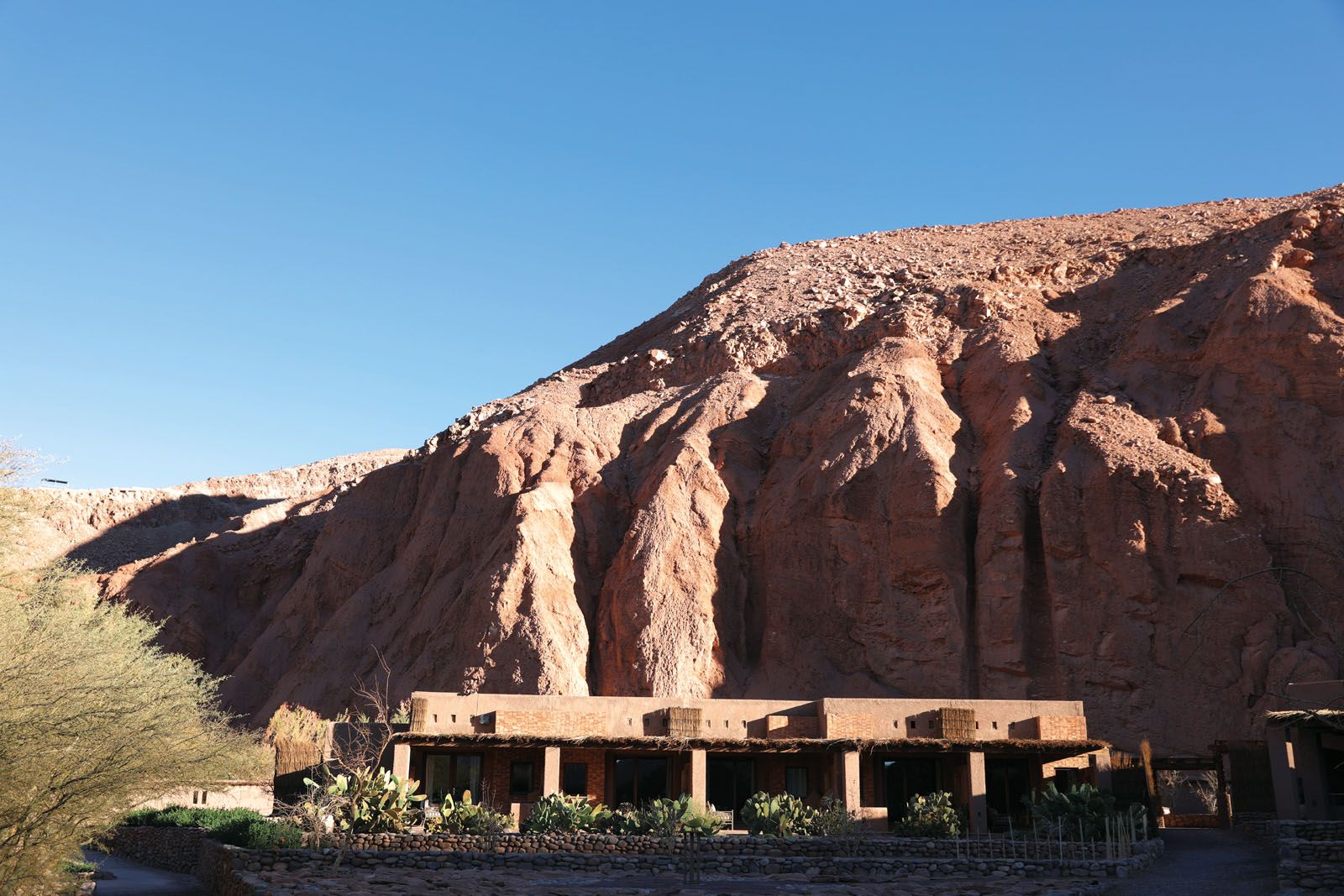 Melding beautifully with its surrounds, Alto Atacama is a luxurious desert oasis that embodies the beauty of its unique setting