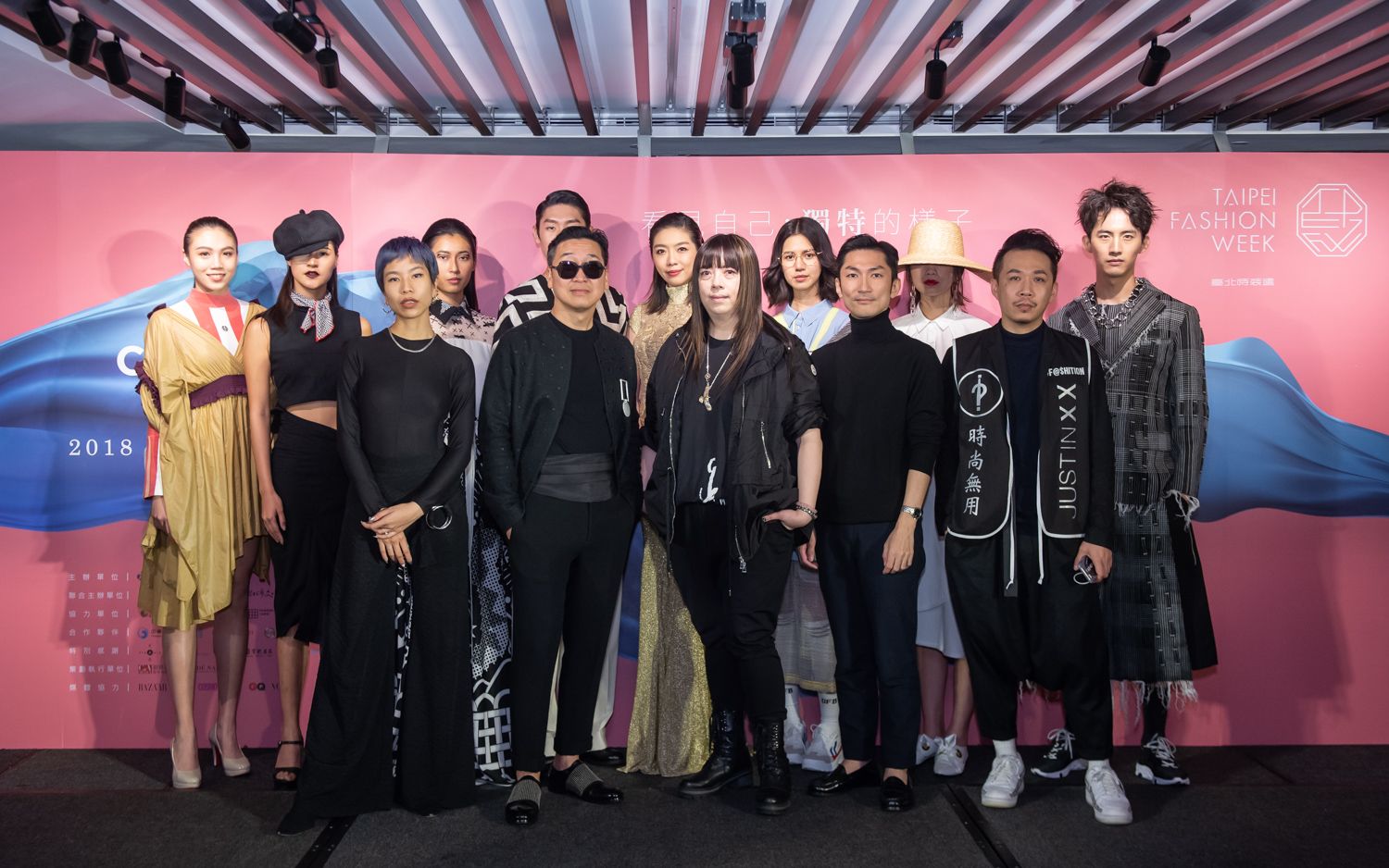 李維錚,陳俊良,潘怡良,劉子超,周裕穎與2019春夏新裝展示模特兒