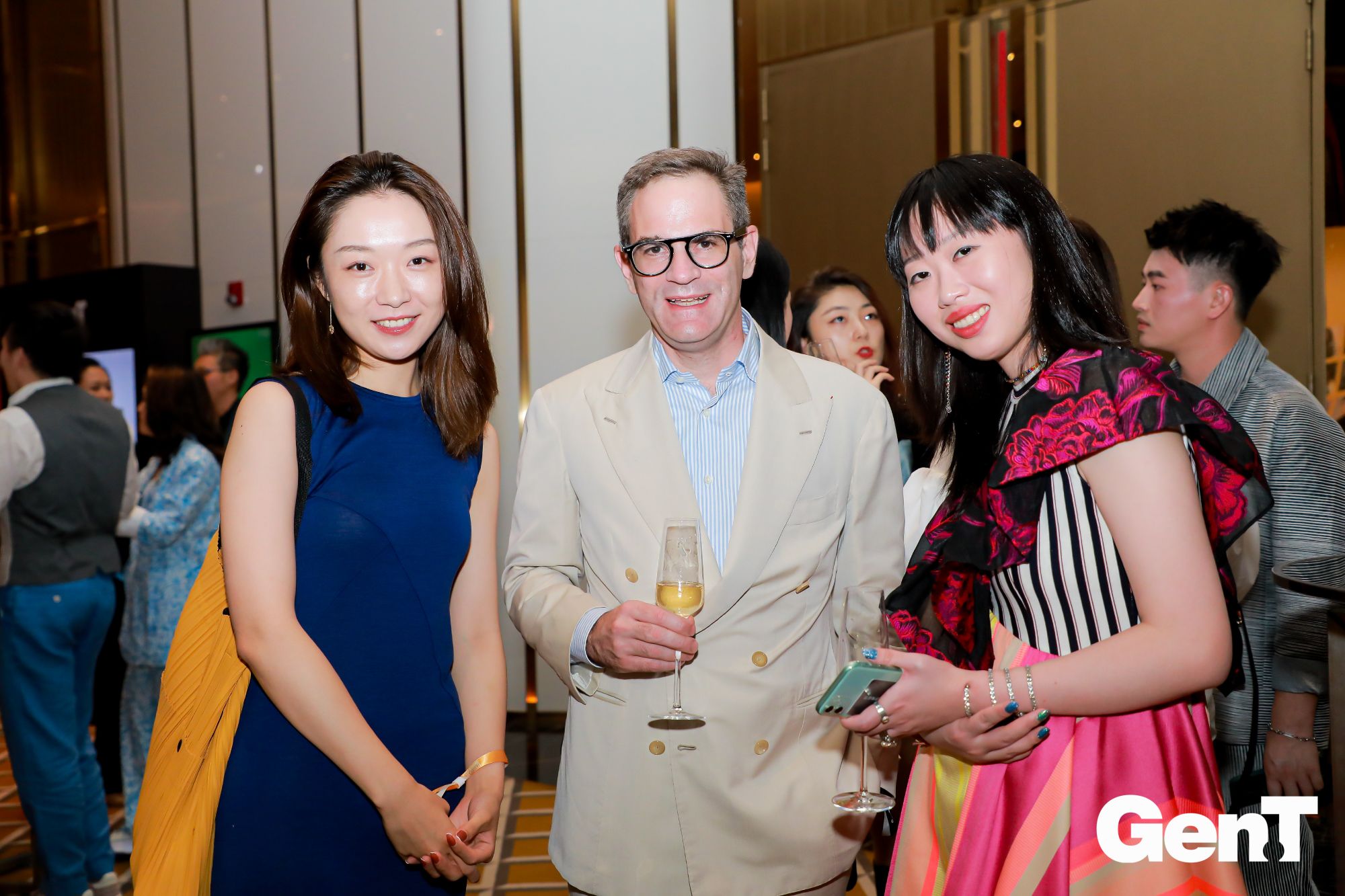 Xin Liu, Philip Tinari, Shuting Qiu
