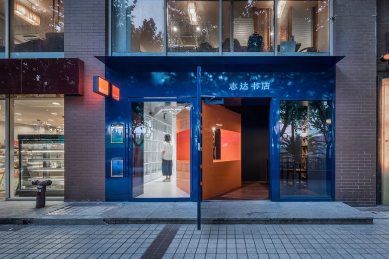 13155532-HomeJournal-Bookstores-Yueyue-Bookstore-Qingshan-Wu-01_resized_900x600.jpg