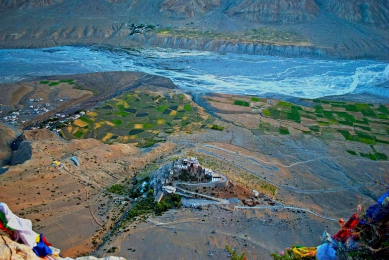 29233155-globeracers-himalayan-crossing-town-1024x685_article_1024x685.jpg