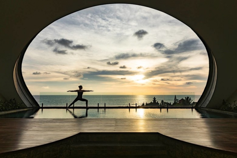 COMO-Uma-Canggu_COMO-Penthouse_Private-Pool-Deck_Yoga-2.jpg