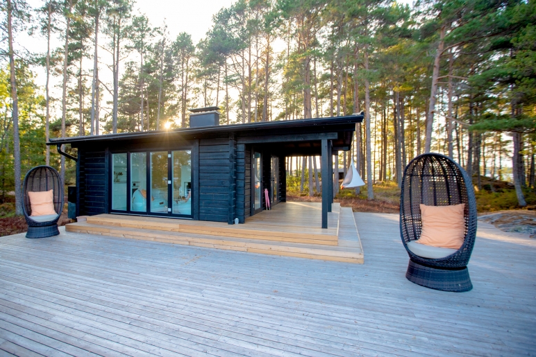 supershe_island_houses.jpg