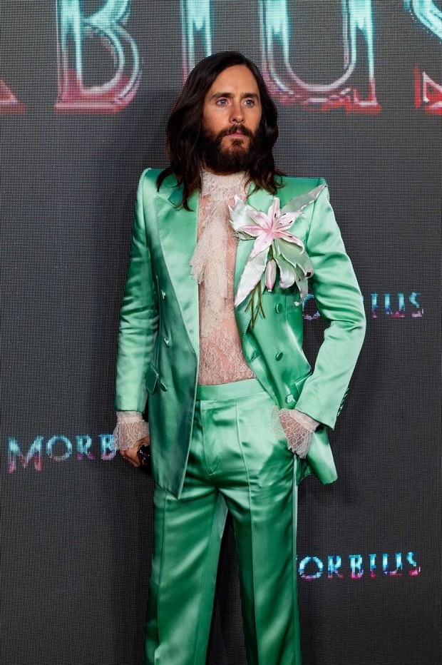 2. jared-leto-green-suitfoto-instagramcomjaredleto.jpeg
