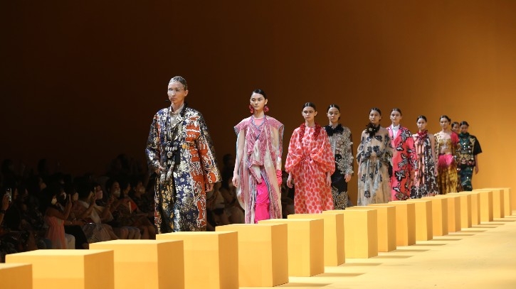 6 Fashion Designer Terbaik di Indonesia versi Ryusei 6 Fashion Designer Terbaik di Indonesia versi Ryusei