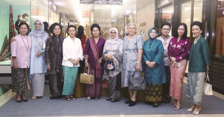 Distinguished ladies in pretty kebaya and batik