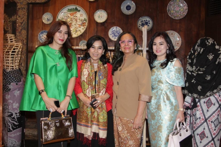 Yotoqxonada shaxsiy jinsiy ziyofat