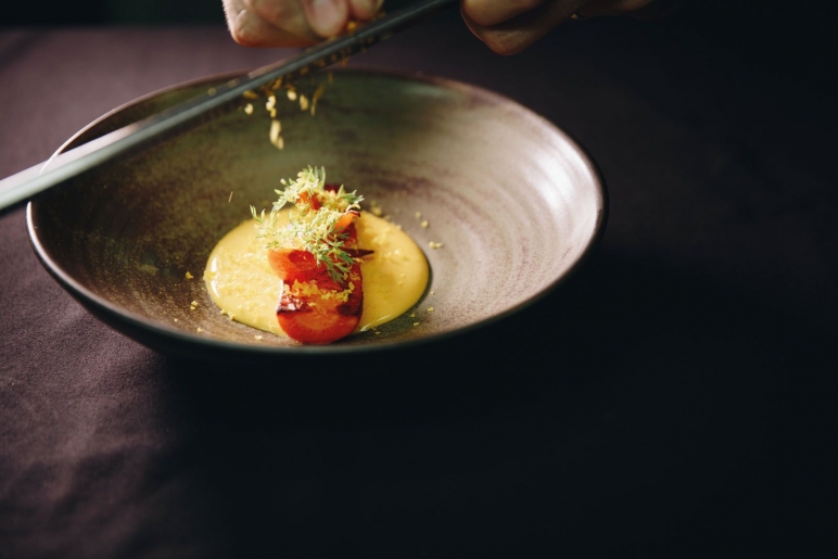 13132046-trisara-dining-pru-carrot_article_1600x1067.jpg