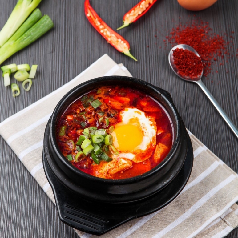 Rasakan Nikmatnya Budae Jjigae dan Sundubu Jjigae di 4 Restoran Korea