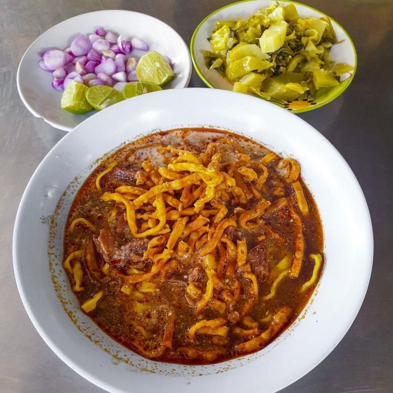 Khao-Soi-Mae-Manee.jpg