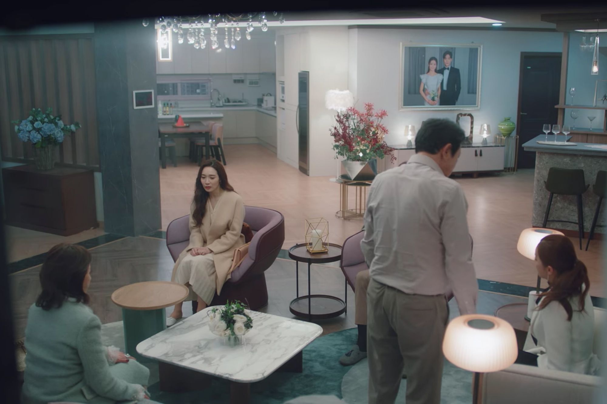 The open-plan living room is furnished colourfully (Image: Courtesy of Netflix)