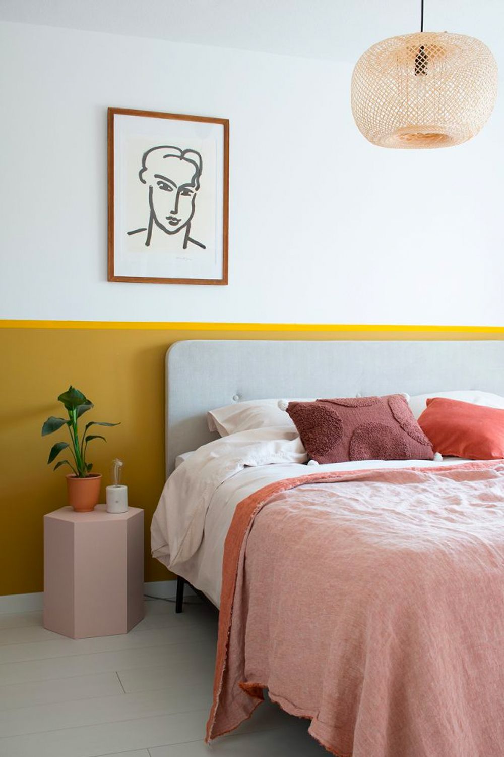 Half-tone walls create a graphic pop in your bedroom without providing too much drama Image: Courtesy of Marij Hessel