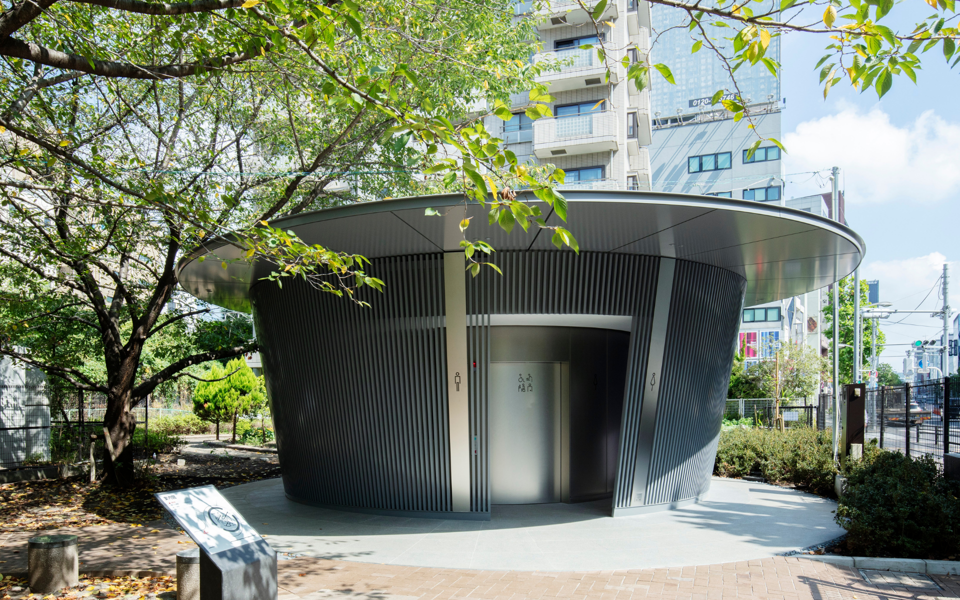 JINGU-DORI PARK 6-22-8 Jingumae by Tadao Ando - Photograph by Satoshi Nagare, courtesy of the Nippon Foundation
