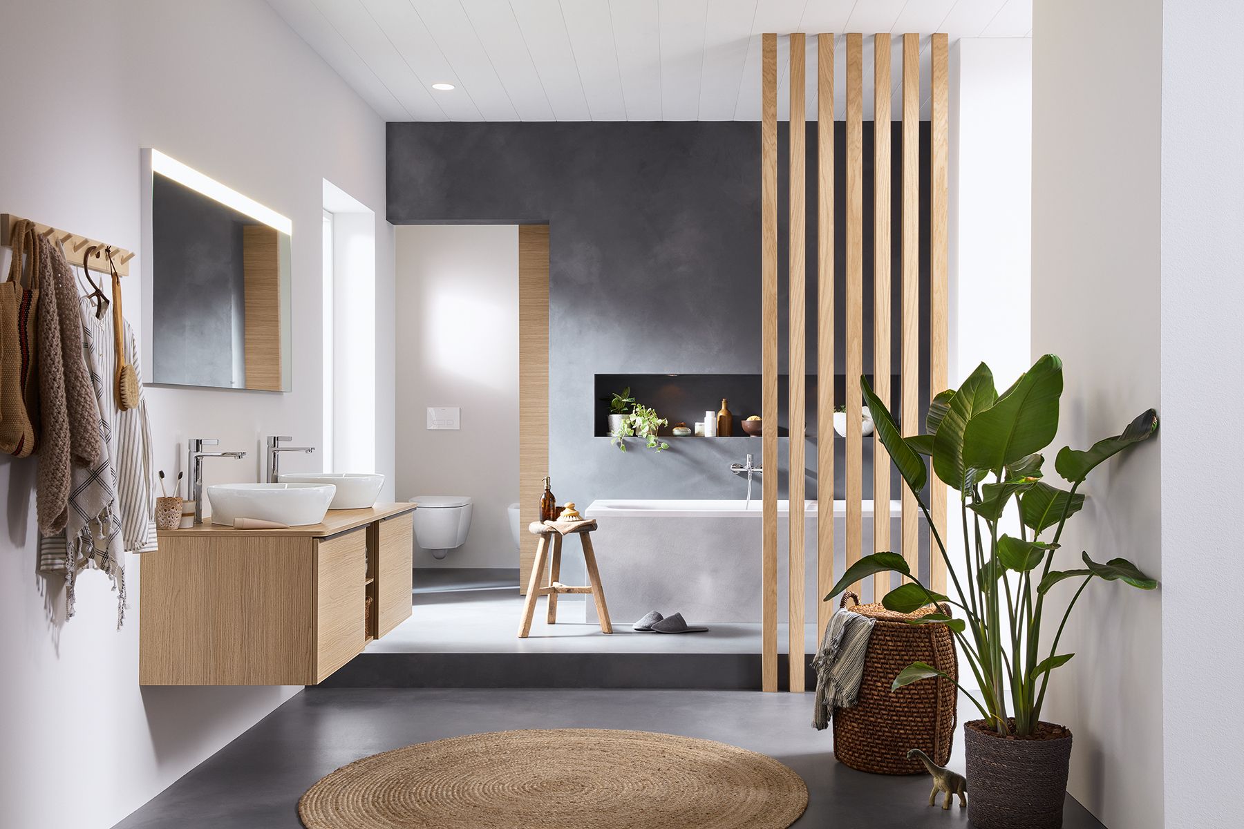 D-Neo has been created for life in all its facets and exudes a sense of wellbeing. Furniture in the refined Natural Oak look (30) can be ideally complemented with accessories made from natural materials.