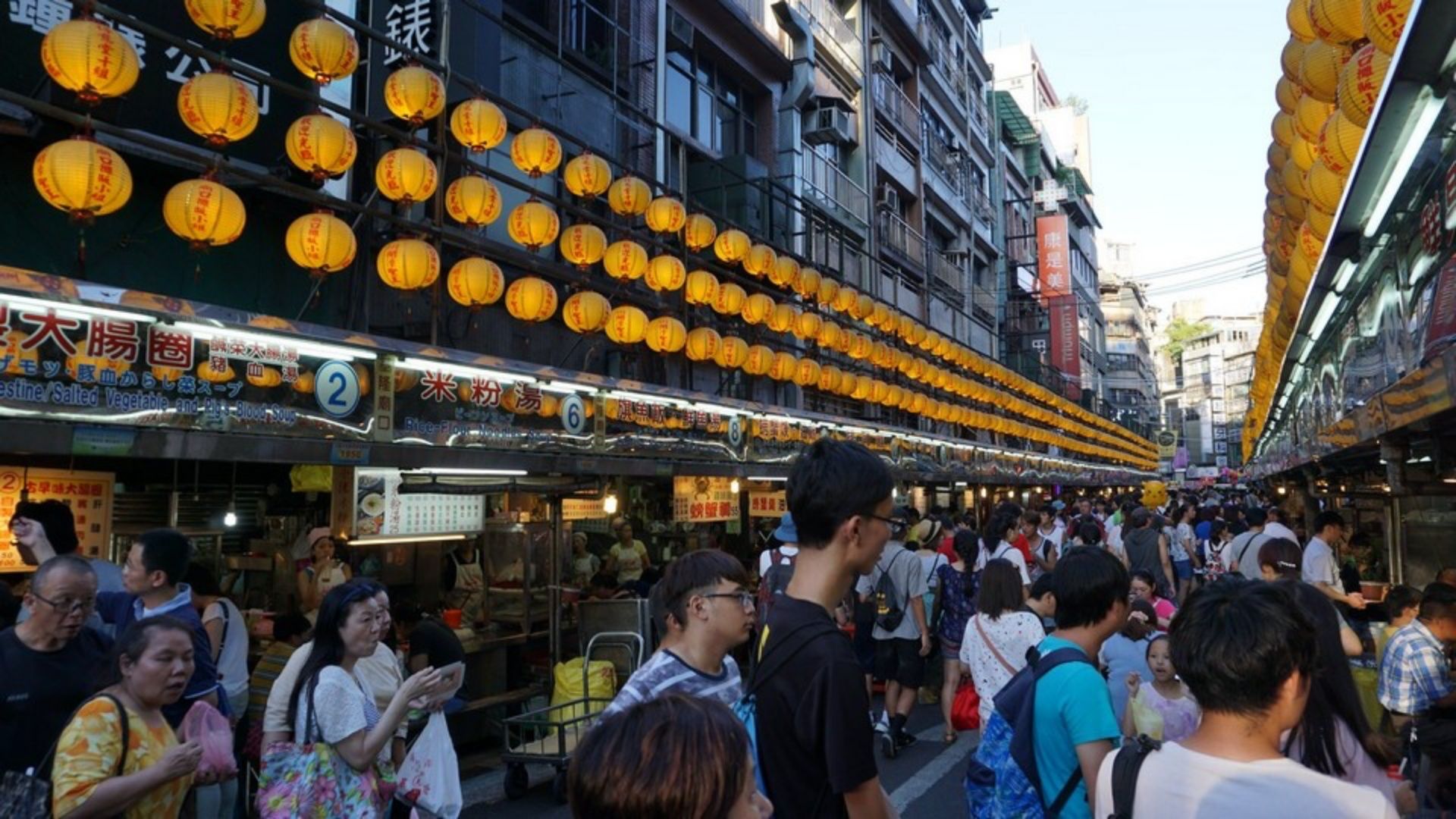 Keelung Miaokou Night Market | Living Nomads Website