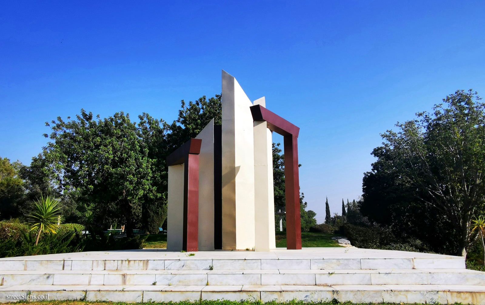 Open Doors monument by Israel Preker (from streetsigns.co.il)