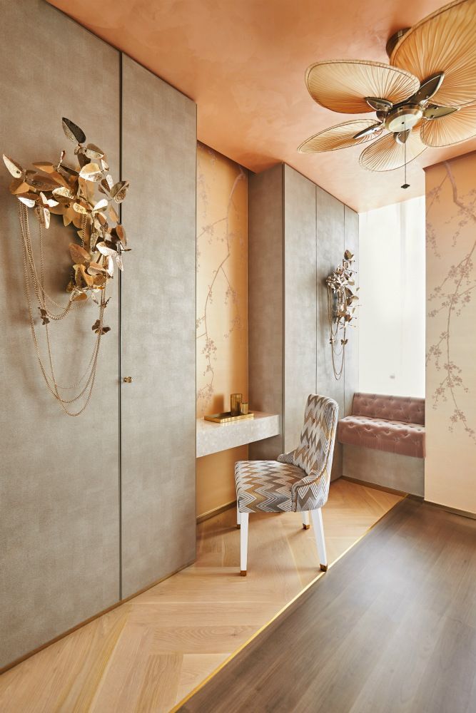 This cosy nook featuring botanical accents forms another stylish space for the homeowner to get ready (Photography: Jasper Yu)