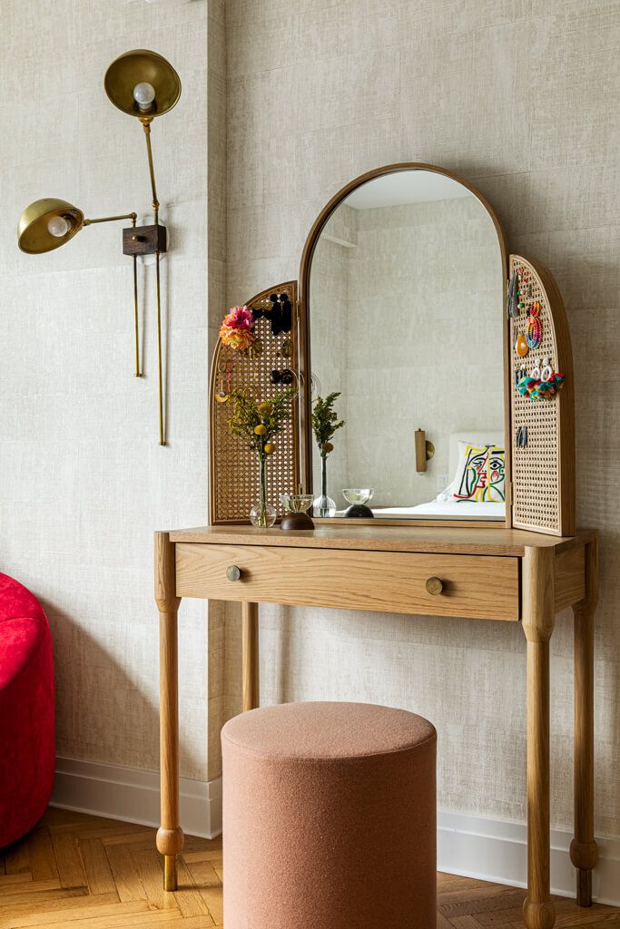 Designed by Tali Roth Designs, this cosy vanity area features a chic and functional vanity table (Photo: Courtesy of Tali Roth Designs)