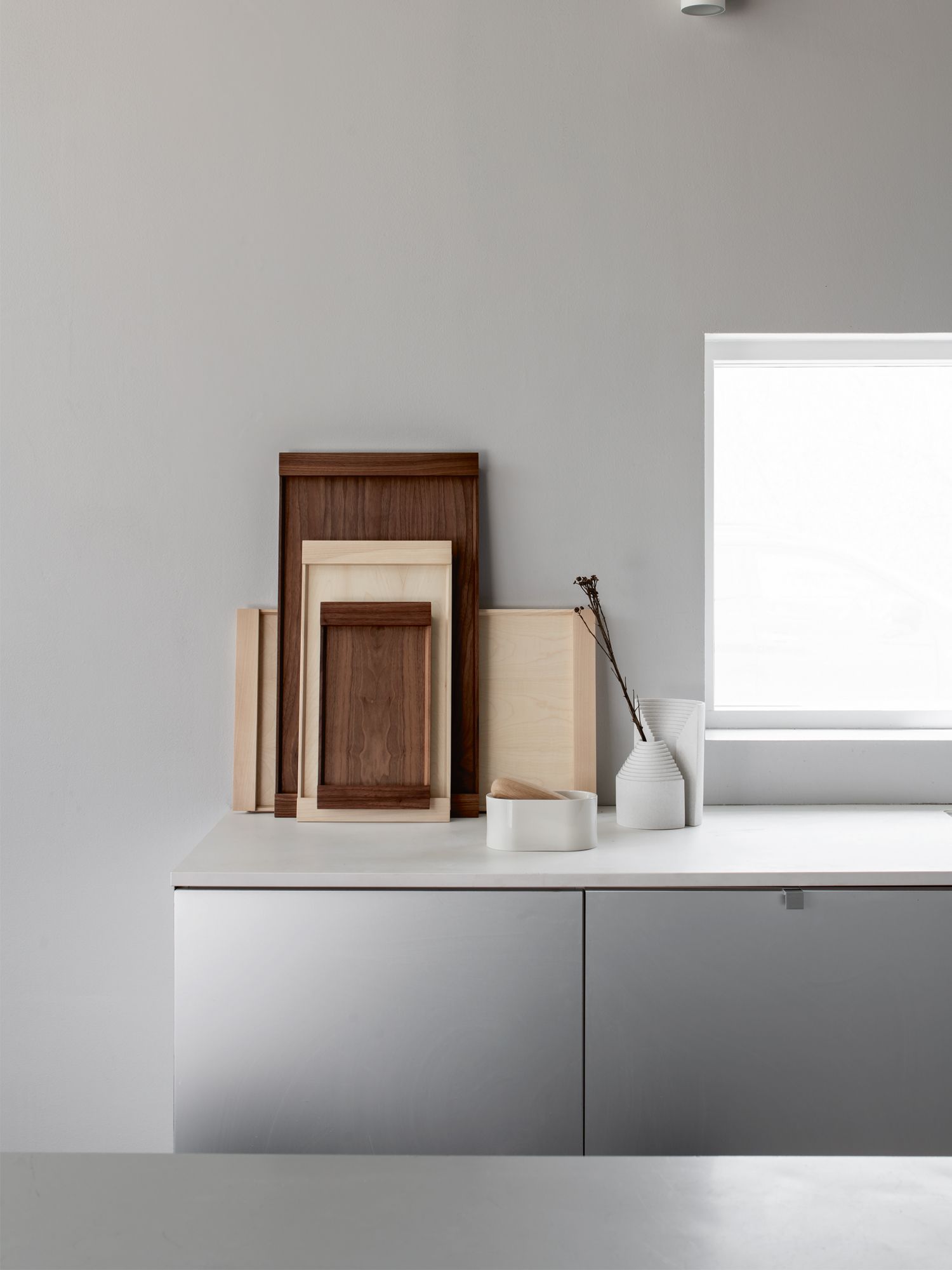 he Origin Ponte trays were designed by Lisbon-based designer Nuno Grade and made by Portuguese artisan Carlos Barbosa
