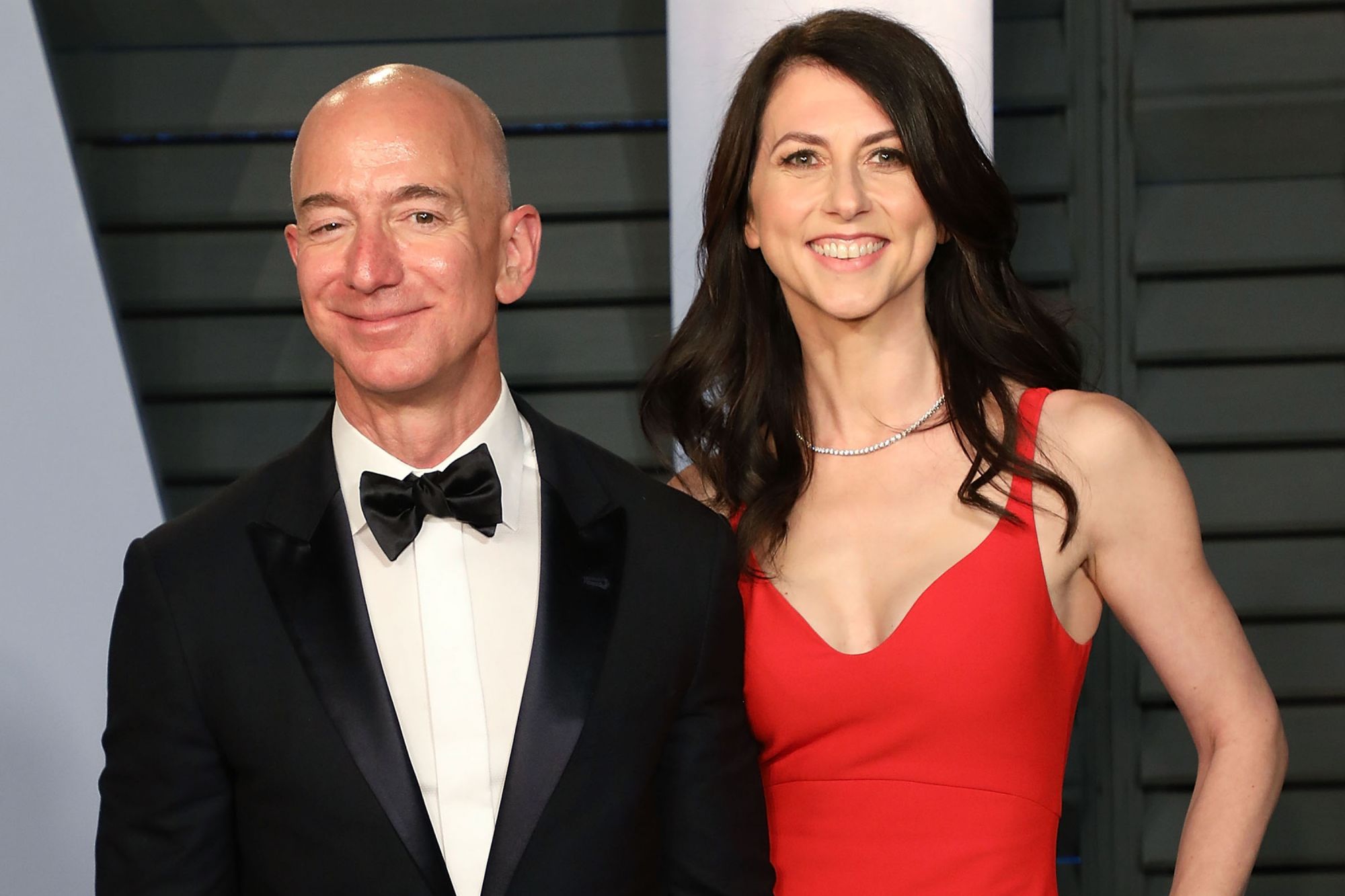 BEVERLY HILLS, CA - MARCH 04: Amazon CEO Jeff Bezos (L) and MacKenzie Bezos attend the 2018 Vanity Fair Oscar Party hosted by Radhika Jones at Wallis Annenberg Center for the Performing Arts on March 4, 2018 in Beverly Hills, California. (Photo by Taylor Hill/FilmMagic)