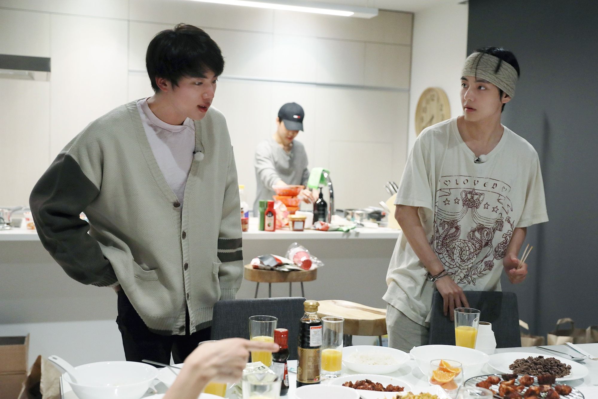 Jin and V in Bon Voyage: New Zealand | Photo: BTS Official Facebook