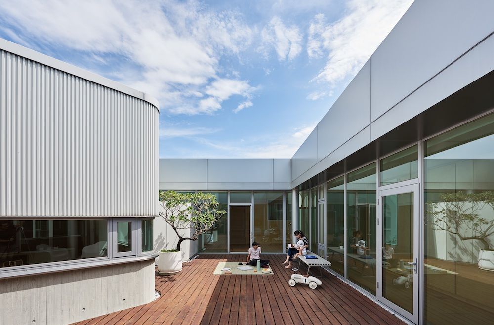 Courtyard House,台灣彰化,由Dotze Architecture 設計。照片:Hey!Cheese (由Thames & Hudson 提供)