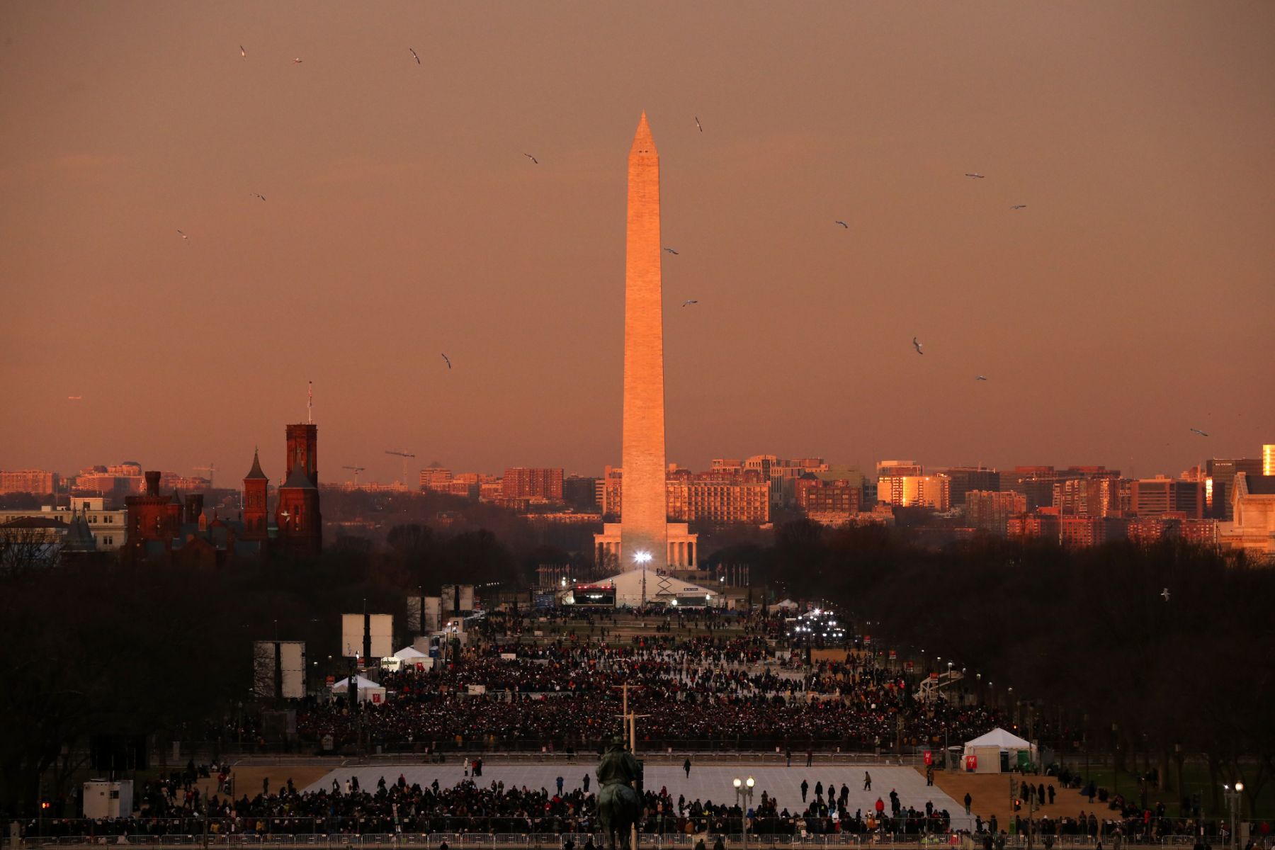 WASHINGTON, DC - JANUARY 21: Birds fly over the mall in the early morning in front of the Washington Monument before the presidential inauguration on the West Front of the U.S. Capitol January 21, 2013 in Washington, DC. Barack Obama was re-elected for a second term as President of the United States. (Photo by Justin Sullivan/Getty Images)