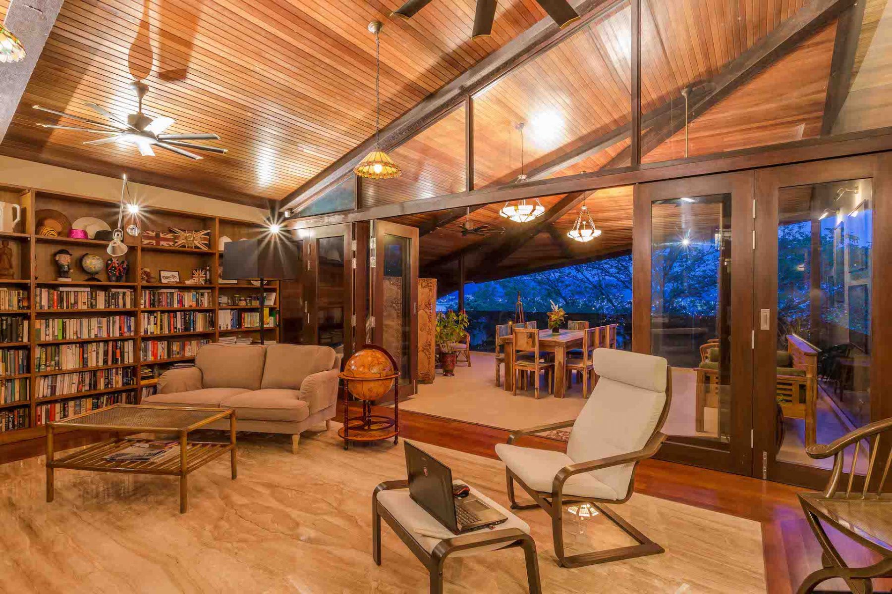 The study opens up to a terrace