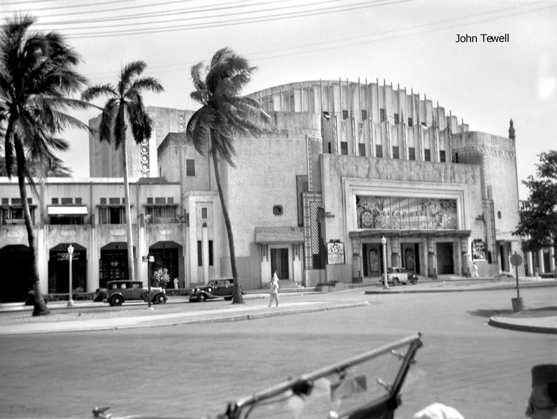 Manila Metropolitan Theatre | Photo: John Tewell Collection; @johntewell on Flickr